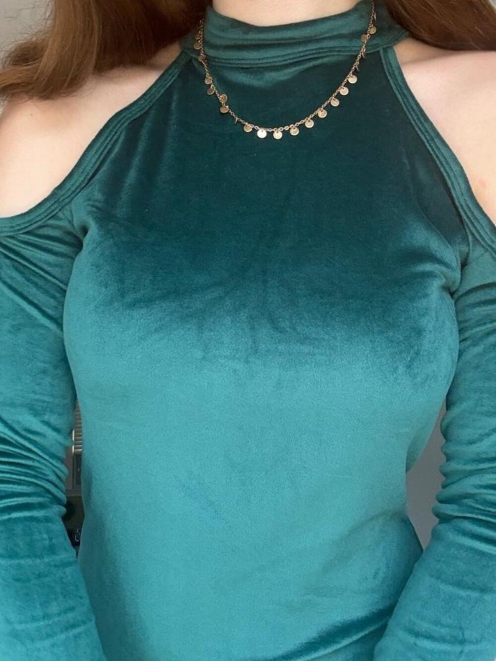 Emerald green velvet long sleeve dress with cut out cold shoulders\